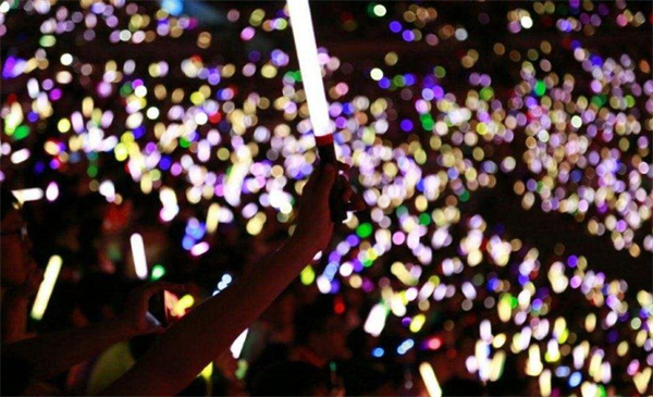 1641807882854187.jpg 荧光棒